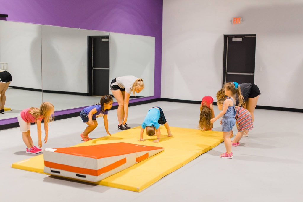 21950925_1569484909756353_556734924688325620_o QC Dance Studio